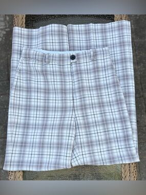 🦋 Wilfred Plaid Flat-Front Pants in White and Gray